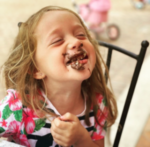 La gioia di mangiare cioccolato